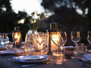 Dinner table outside with lanterns